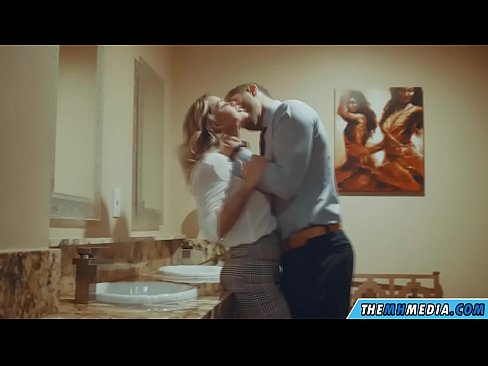 ❤️ когда грудастая блондинка соблазняет тебя в общественном туалете ☑ Секс ролики на нашем сайте ❌️